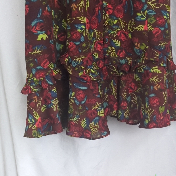 Chic Floral Ruffle Mini Dress - Picture 2 of 9